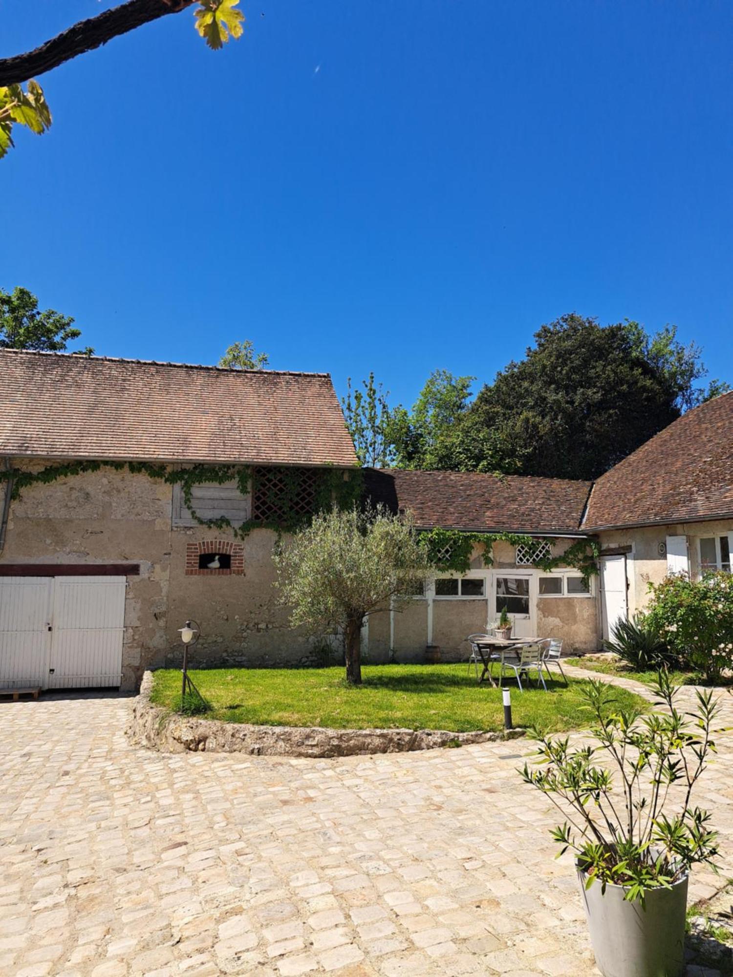 Gite De La Tour De Loire - 65 M2 Au Pied D'Une Tour De Gue Du 17Eme Siecle Mer Exterior photo